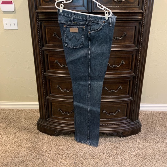 Wrangler men’s relaxed fit - Picture 2 of 4